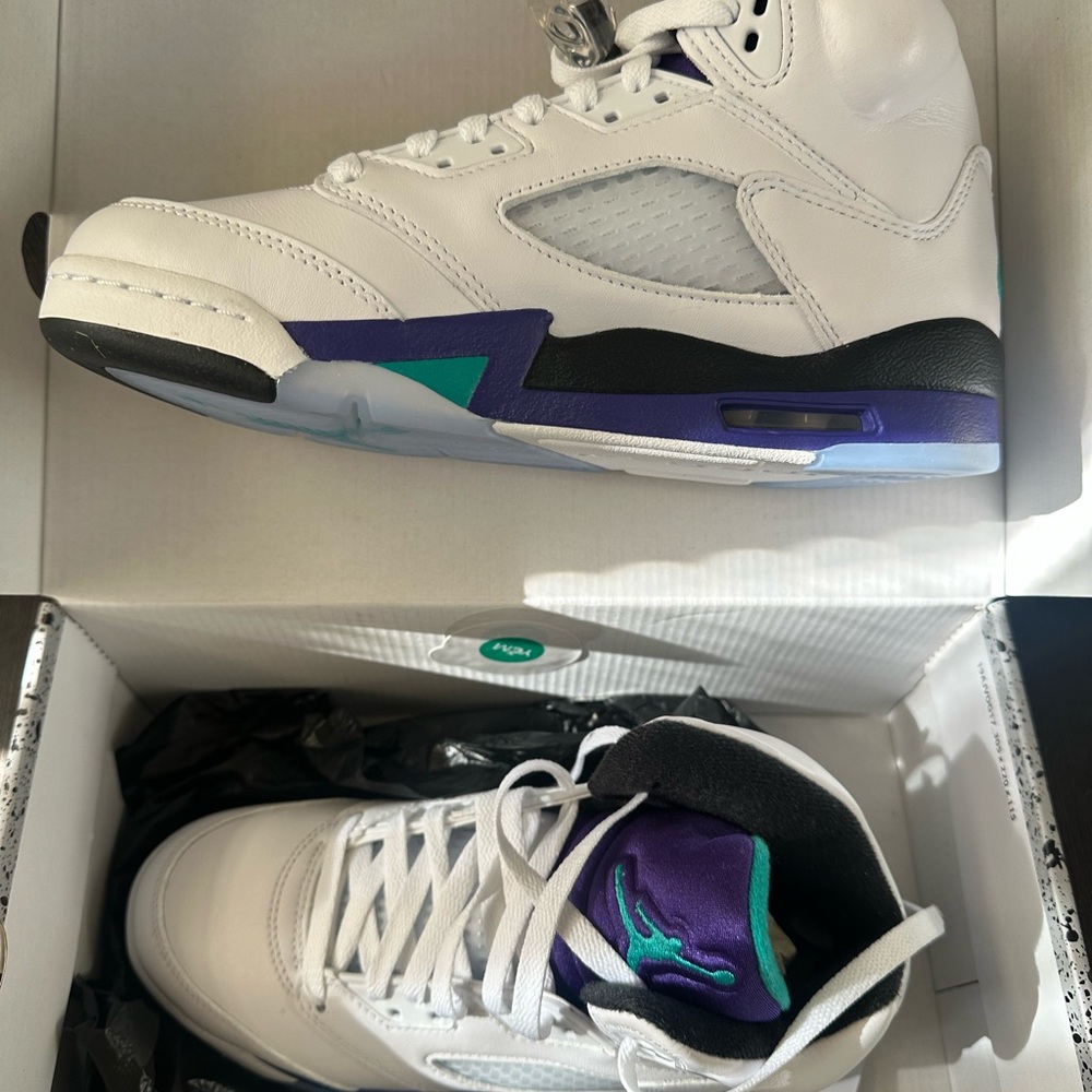 Jordan Air Retro 6 White and Black Sneakers - Picture 3 of 8